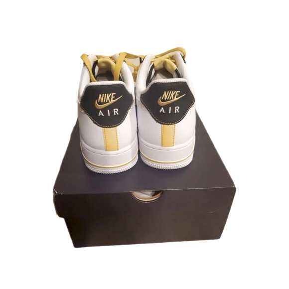 white Nike Air Force 1 white gold links zebra print 07 LV8 | photon dust - Picture 3 of 7